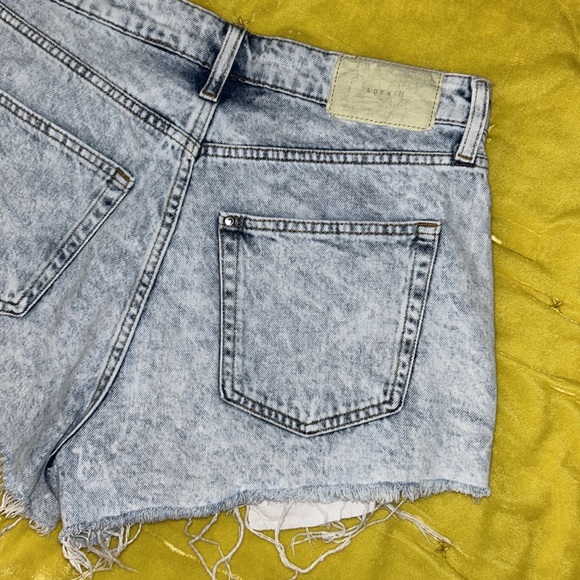 & Denim Short Cheeky Size 10 Curvy Fit Jean Shorts - Picture 9 of 14
